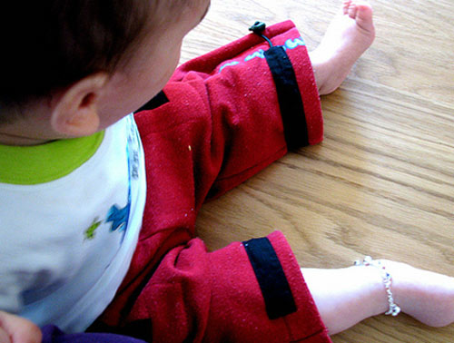 1384743607-cho-con-deo-trang-suc-de-gap-dai-hoa-0 Trẻ đeo bạc: Thực hư chuyện tránh gió - 1