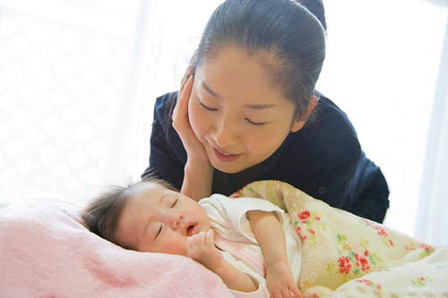 1432282576-images668206_1286353681_be_ngu_ngon1 12 mẹo dỗ trẻ sơ sinh ngủ cực nhanh - 1