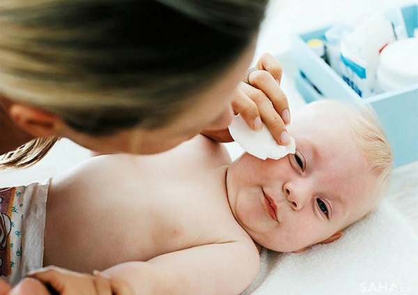 1441017063-khan-giay-uot2-1441010551090 Tác hại đáng sợ khi cho trẻ sơ sinh dùng khăn giấy ướt - 1