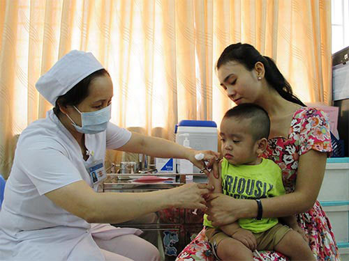 1445562473-1445513851-1445513680-tre-em Trẻ không được tiêm vắc-xin sẽ mắc những bệnh gì? - 1