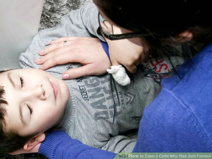 aid937157-728px-calm-a-child-who-has-just-fainted-step-1-1475814209-width728height546