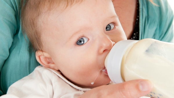 baby-milk-bottle-drink-feed-7679-1439283942