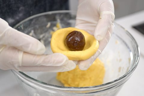banh-mochi-bi-ngo-3-480x320-1