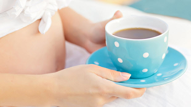can-you-drink-coffee-while-pregnant-1477589364-width620height348