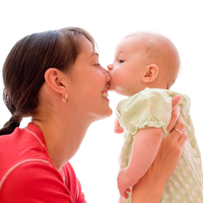 child-biting-parent-1493180190933
