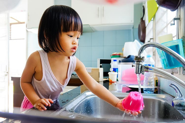 child-over-sink-1486719253284