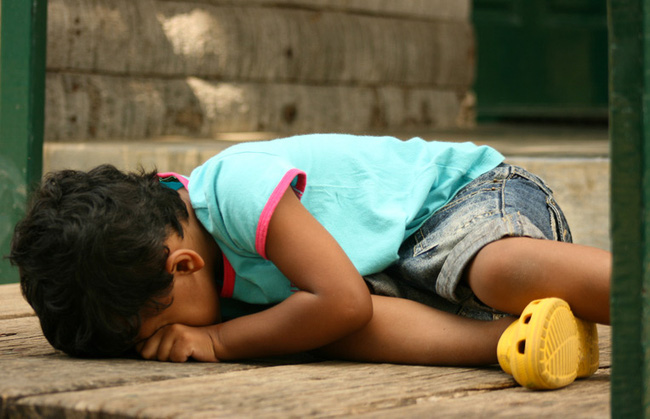 child-throwing-fit-1490155890185