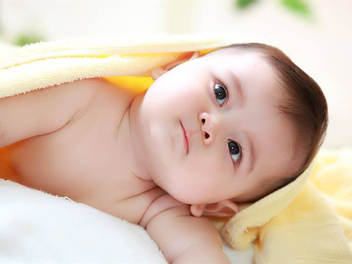 Những dấu hiệu “lạ” nhưng không đáng lo ở trẻ sơ sinh - 1