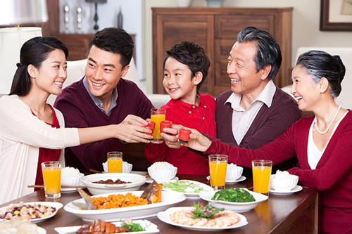 huong-dan-me-cach-day-con-le-phep-de-di-dau-cung-duoc-khen-be-ngoan-buacom01-ac254-1484209582-width500height333