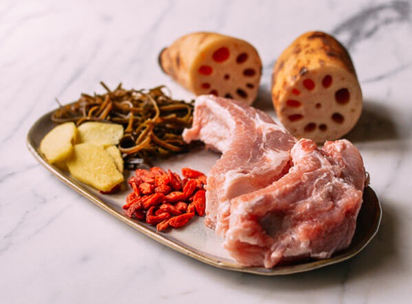 lotus-root-pork-soup-1498119552-width600height443