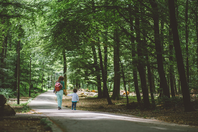mom-and-child-walking-1506331719397