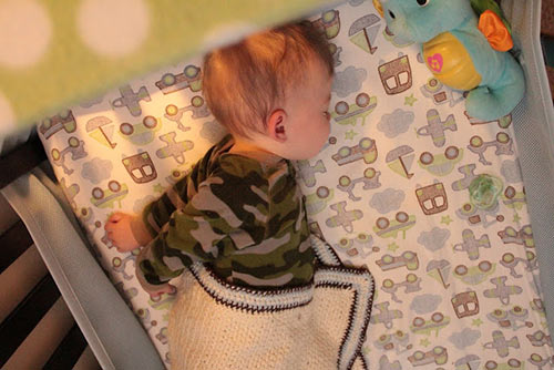 Lỗi tai hại mẹ khiến con mất ngủ - 1