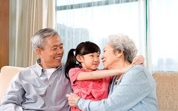 ong-ba-cham-chau-13502272