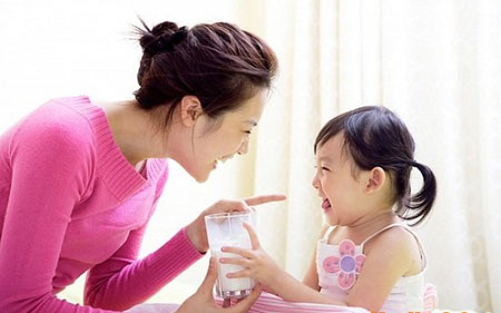 sai-lam-khi-khen-tre-xinh-dep-thong-minh_20160111155201935