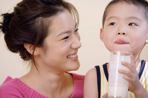 thichuongsua Mẹo hay giúp bé thích uống sữa - 1