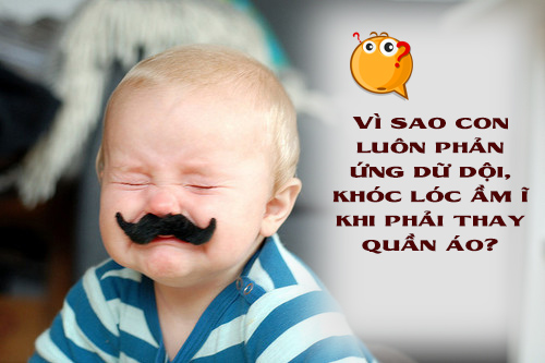 vi-sao-con-luon-phan-ung-gay-gat-khoc-nuc-no-khi-thay-quan-ao-1-1484622746-width500height333